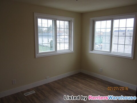 Building Photo - 6273 Ellis Ave S