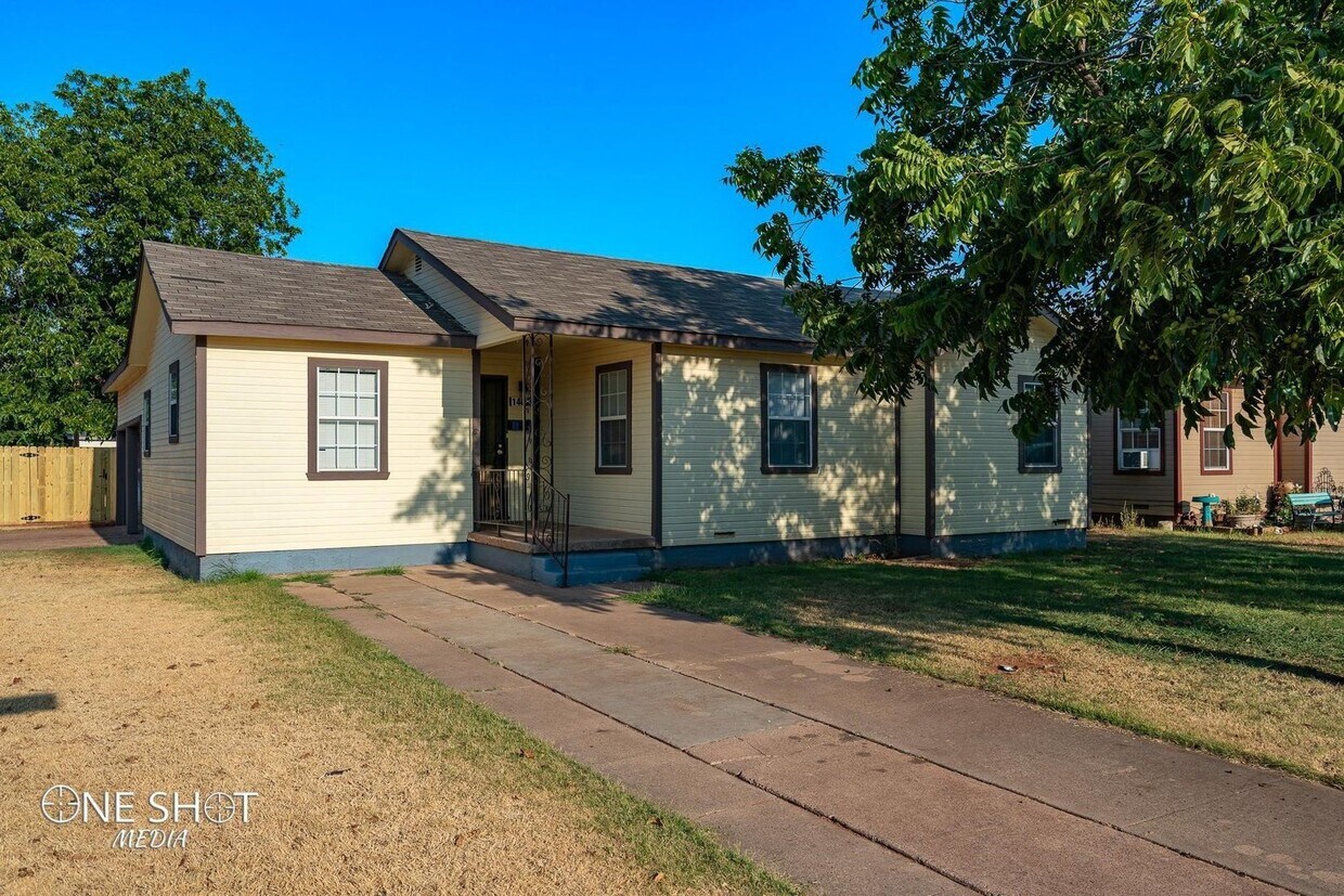 Primary Photo - 1402 Burger St