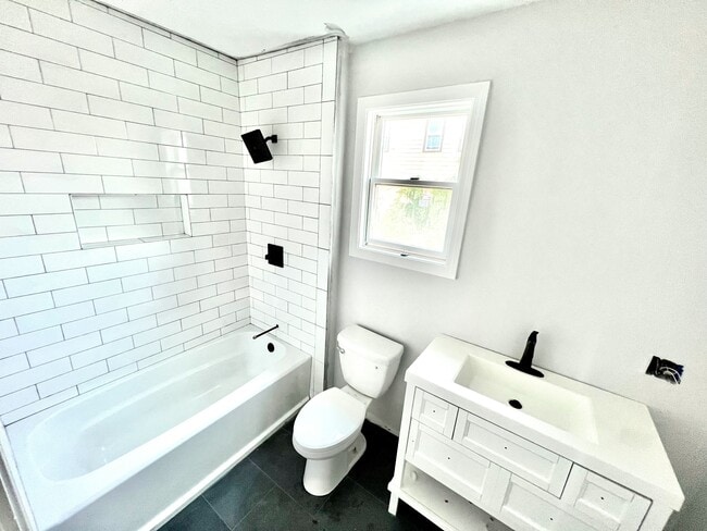 Photo - 145 Surrey St Apartment