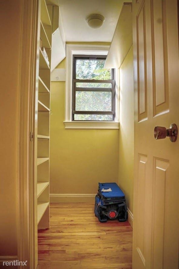 Foto del edificio - 2 br, 1 bath House - 16 Cross St E