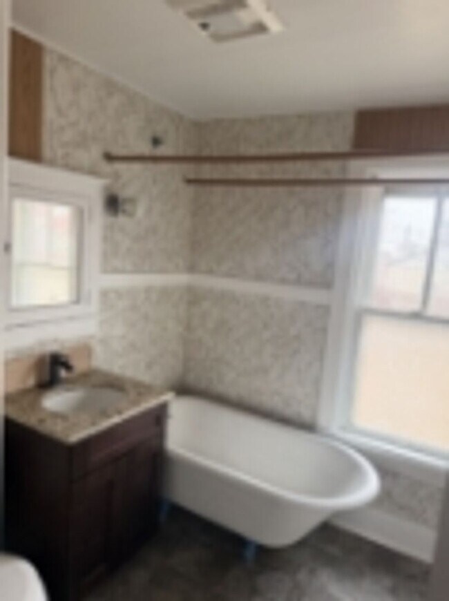 Foto del edificio - 2549 N Vel R. Phillips Ave