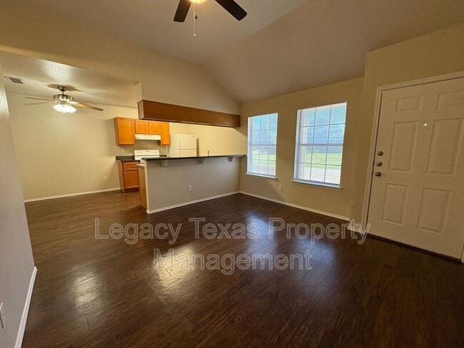 Building Photo - 641 Woodard Ave
