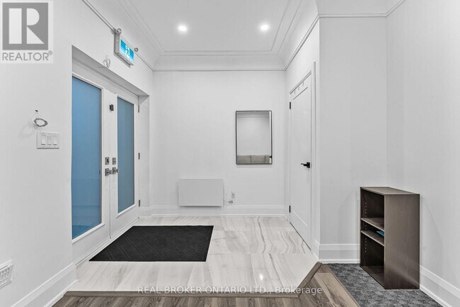 Photo du bâtiment - 330 Maple Ave