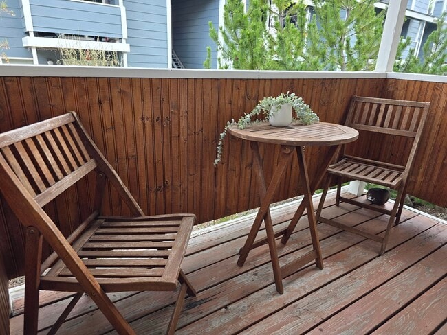 A little private deck - 1315 Sparta Plz