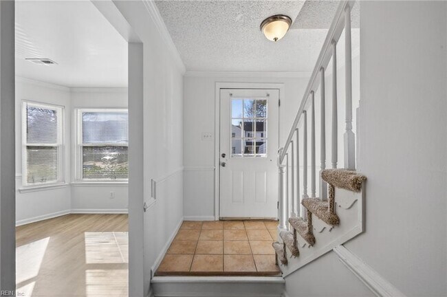 Foto del edificio - 4738 Greenlaw Dr