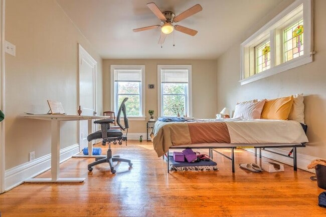 Building Photo - 3947A Utah St