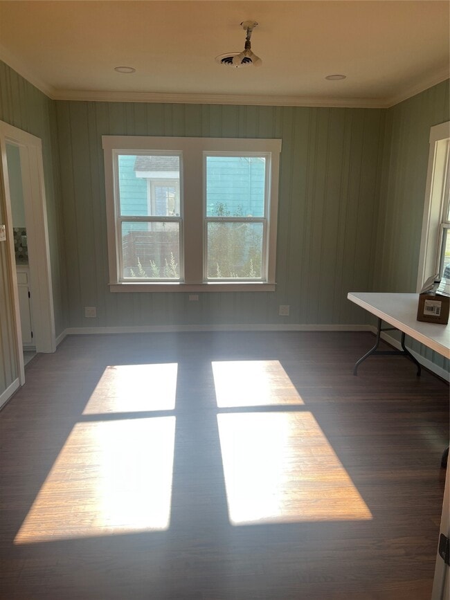 Building Photo - 803 Austin St