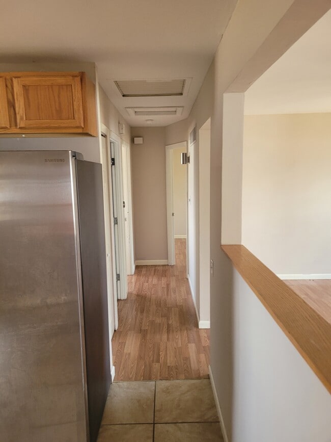 Building Photo - 2105 Golfway St