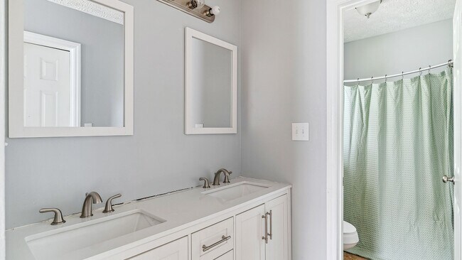 Building Photo - 5017 Tangerine Dr