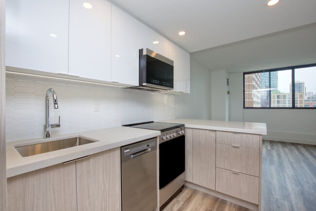 Photo - 1101 Bay Apartments