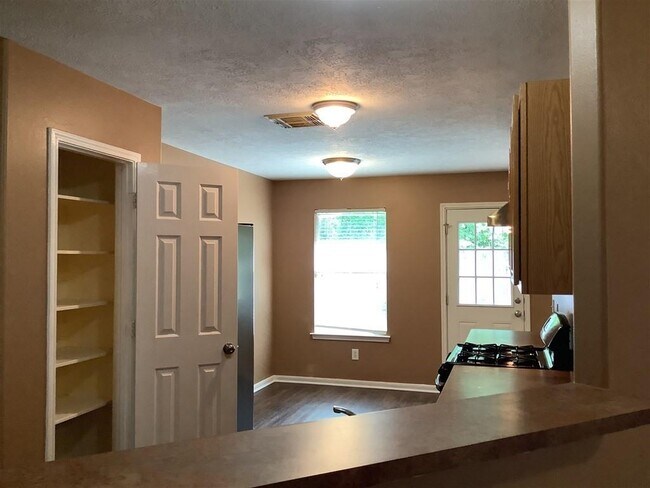 Building Photo - 6318 Barton Hollow Ln