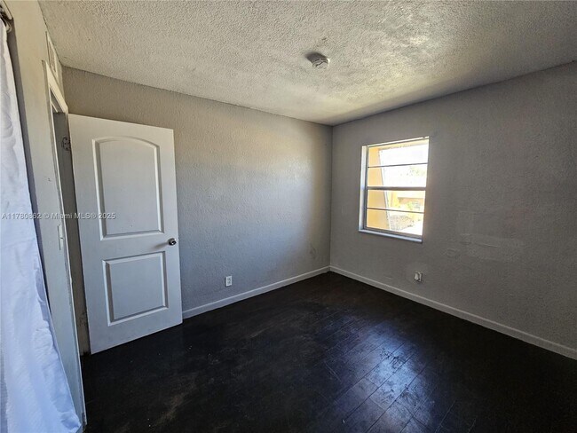 Foto del edificio - 2629 NW 60th Way