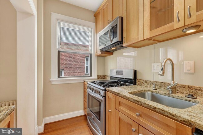 Foto del edificio - 3616 Connecticut Ave NW