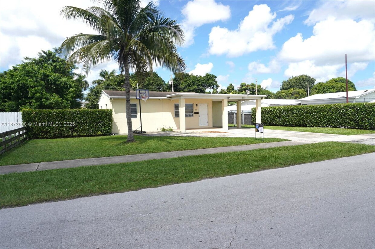 Foto principal - 1000 NE 13th Ave