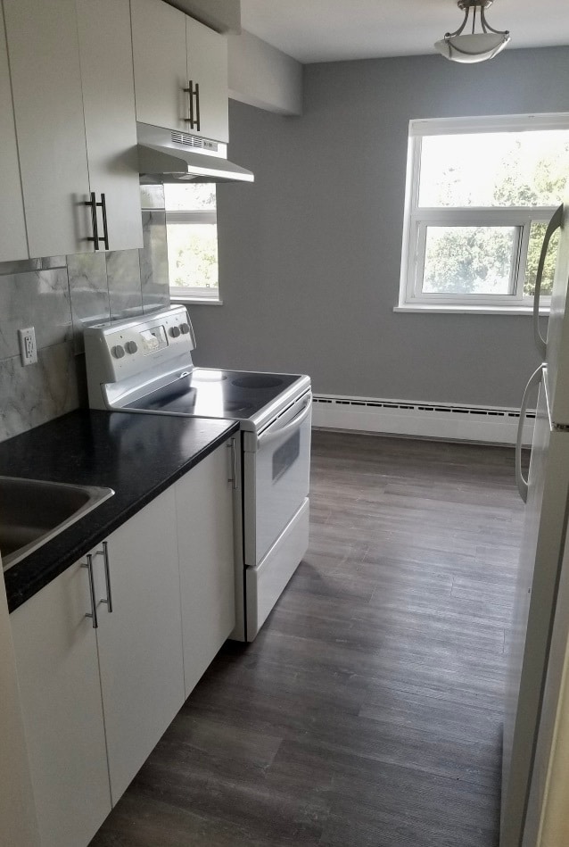 Kitchen - 2428 Keele St
