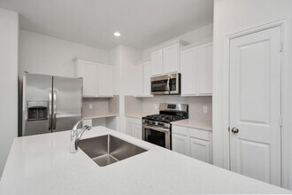 Building Photo - 11715 Glenart Dr