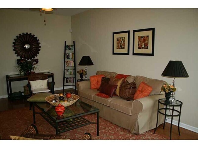 Foto del edificio - 4247 Youngstown Cir