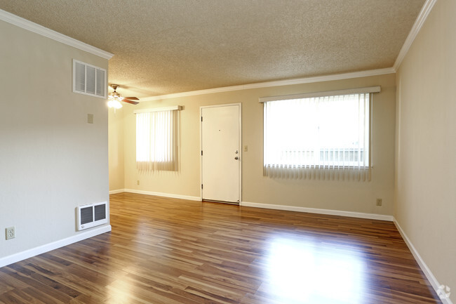 1BR 1BA - Redwood Grove