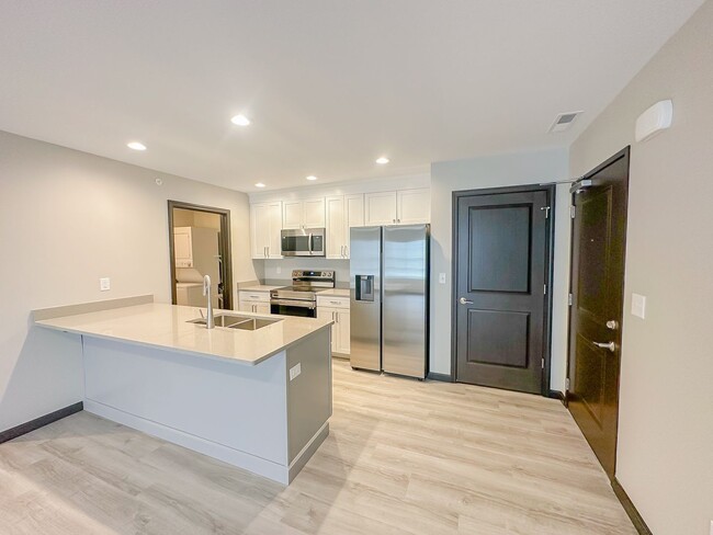 Building Photo - Beautiful 2 Bed, 2 Bath PREMIUM Apartment in PRIME location!  Furnished & Unfurnished Options Ava...