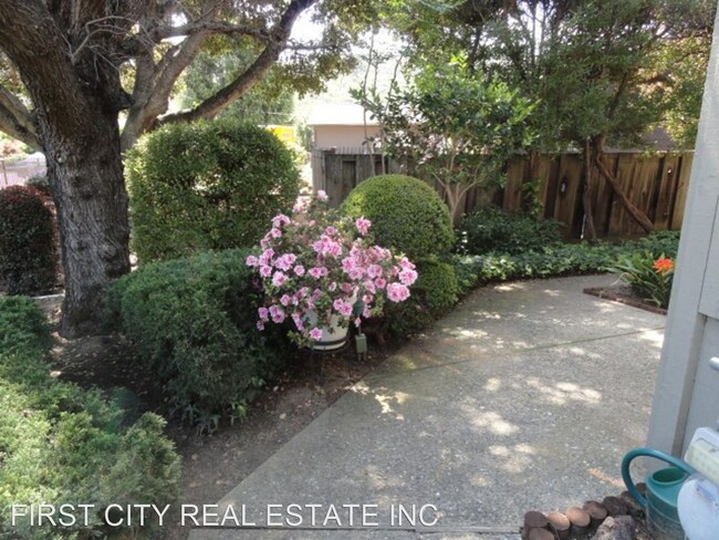 Building Photo - 2 br, 2 bath House - 9500 Center Street #48