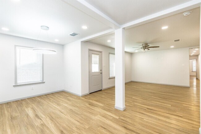 Foto del edificio - 1205 N Essex Ave