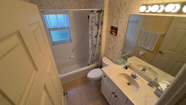 Foto del edificio - 5653 Greenwood Cir