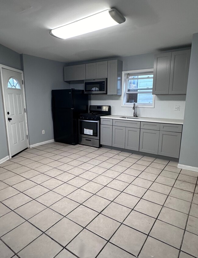 Foto del edificio - 6642 Lebanon Ave