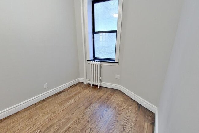 Building Photo - 326 E 35th St