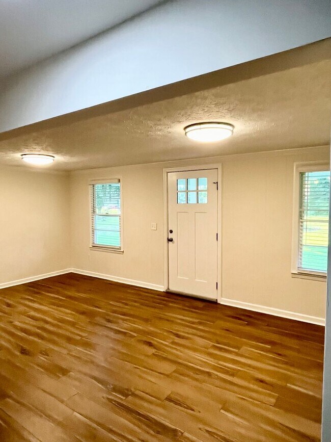 Foto del edificio - 4 bed 2 bath Effingham Home