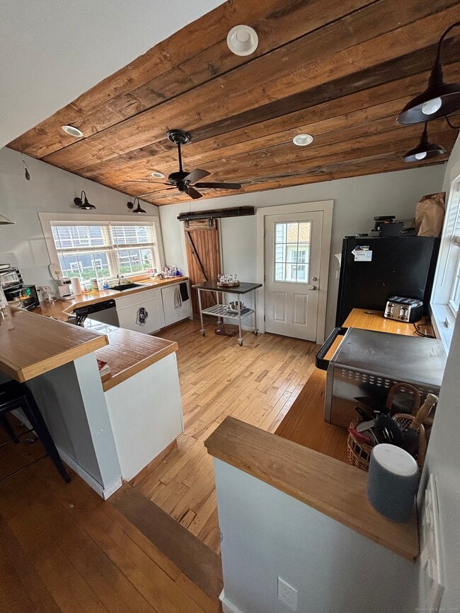 Building Photo - 112 Limewood Ave