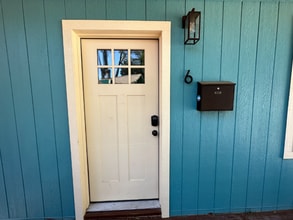 Building Photo - 507 E 7th St