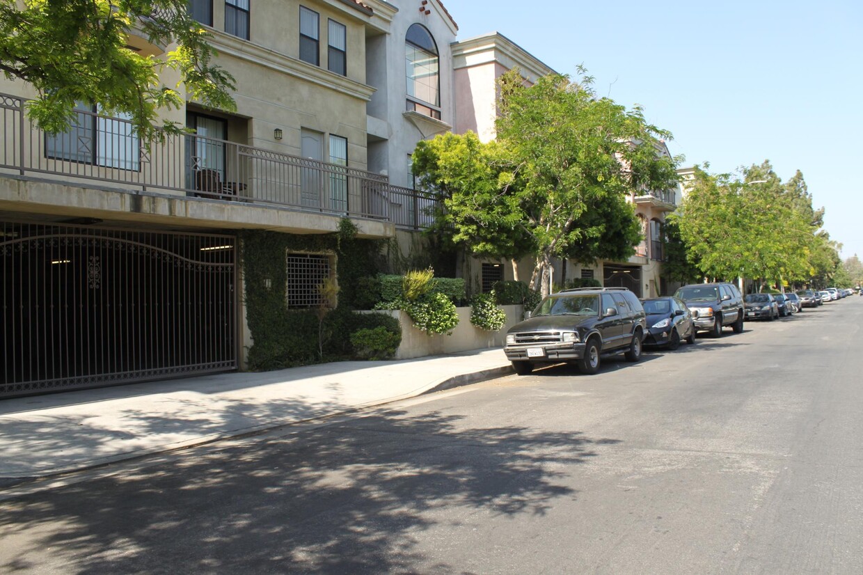 Primary Photo - 17900 Hiawatha St
