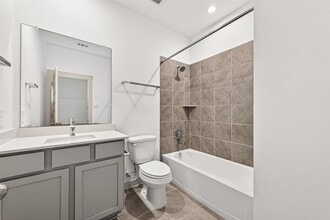 Building Photo - 1107 Lakes Edge Ln