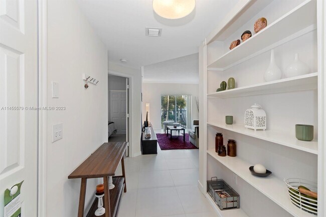 Foto del edificio - 3235 NE 184th St