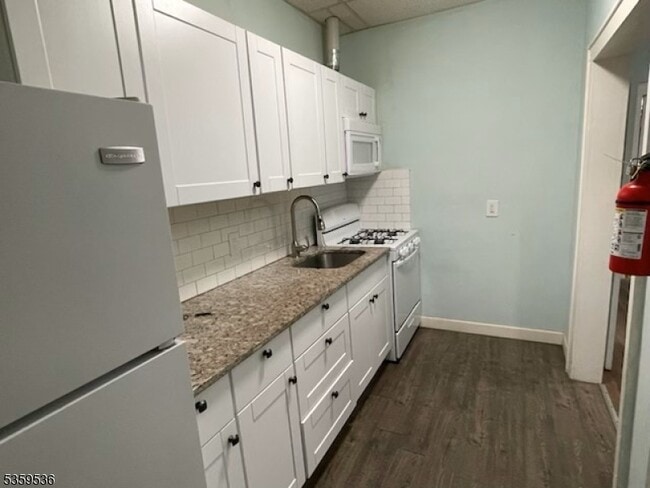 Building Photo - 485 87 Somerset St