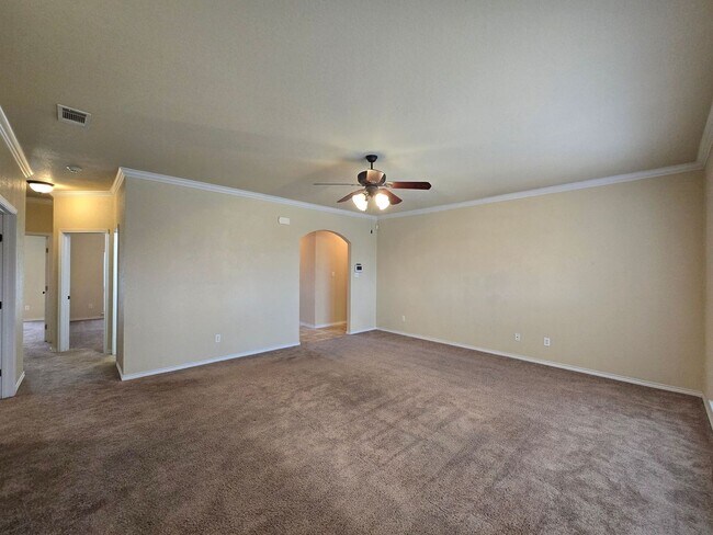 Foto del edificio - RENT REDUCTION & AVAILABLE NOW!