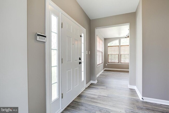 Building Photo - 151 Brynwood St