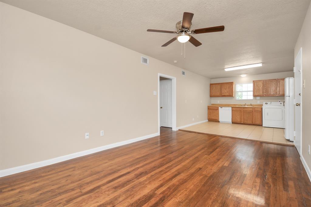 Primary Photo - 500 W Pitts Ave