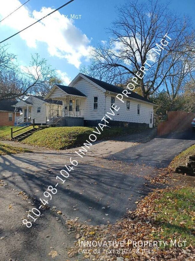 Foto del edificio - Quaint 2 bedroom 1 bath home tucked away o...