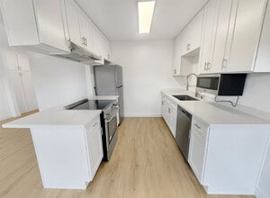 Building Photo - 9586 Carroll Canyon Rd