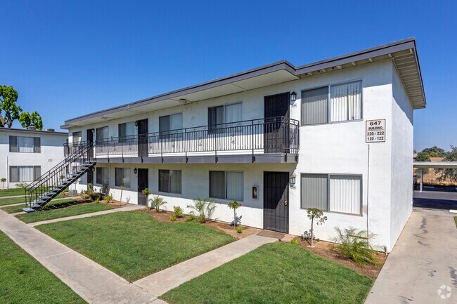 Edificio - Clovis Courtyard Apartments