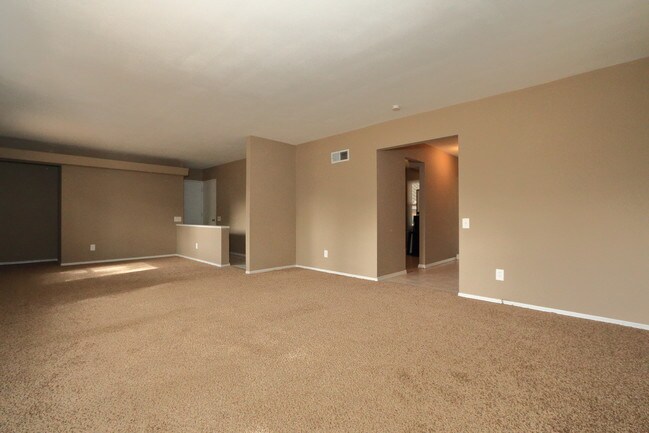 Building Photo - 2630 Farber Dr