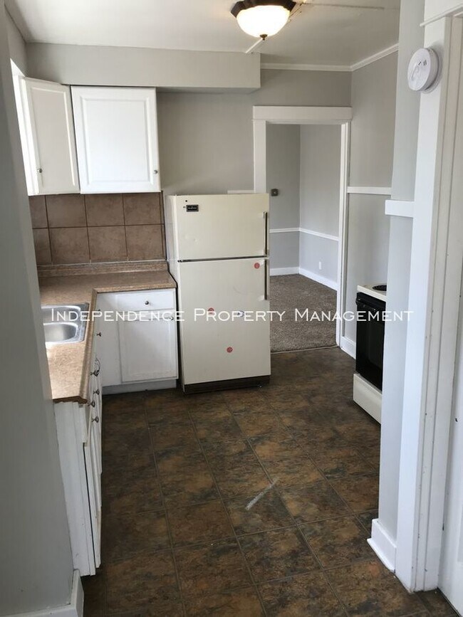 Building Photo - Two - Level Duplex in Dayton!