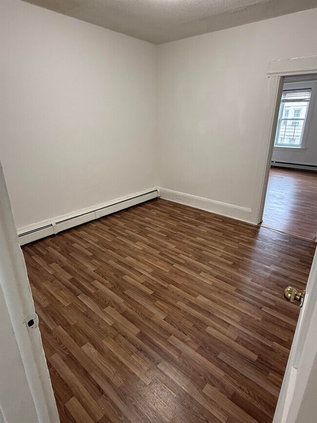 Foto del edificio - 572 West Side Ave