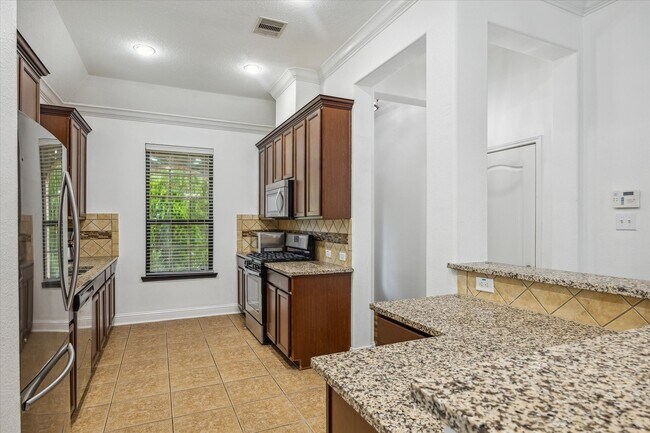 Foto del edificio - 31 Butternut Grove Place