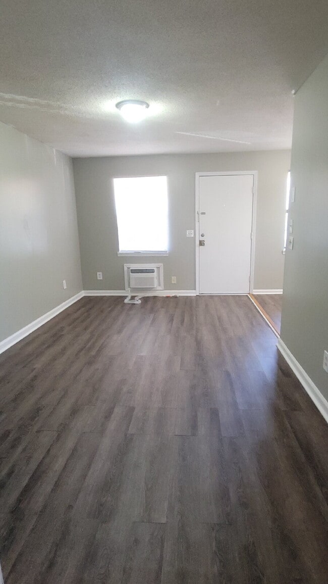 Building Photo - 4421 Bonnell Dr