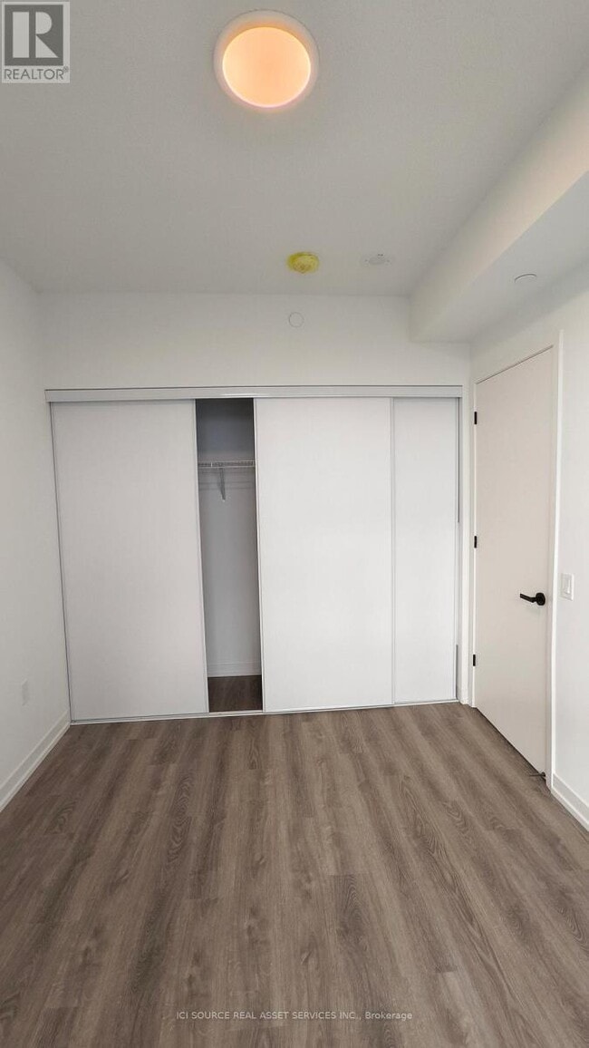 Photo du bâtiment - 8 Interchange Wy