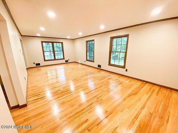 Building Photo - 20 White Pine Rd
