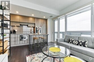 Building Photo - 39-4039 Roehampton Ave