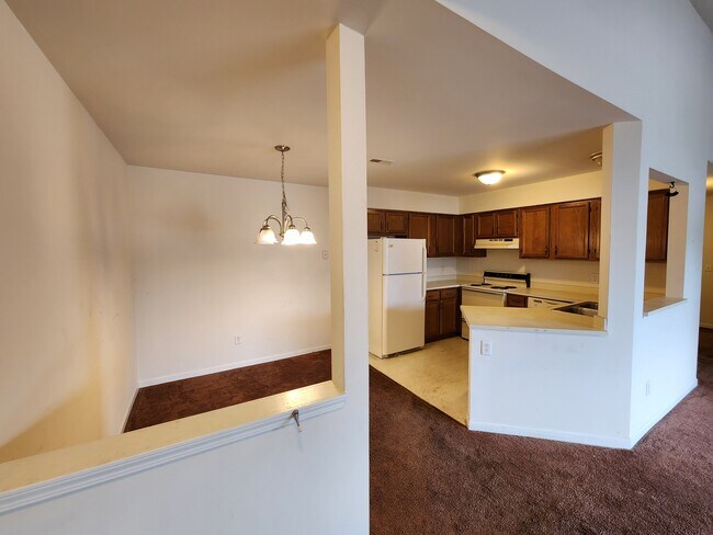 Foto del edificio - 15779 Canal Rd